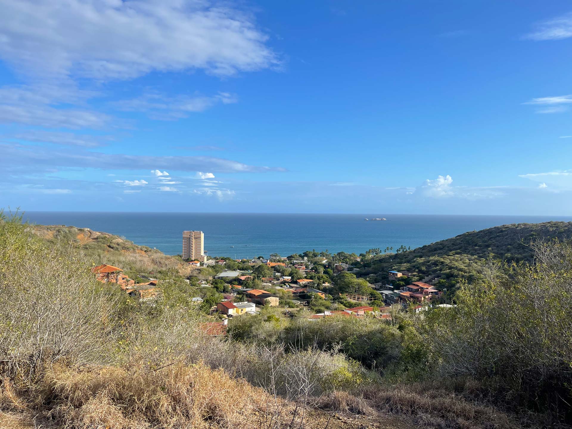 Terreno con Vista al Mar en Pampatar